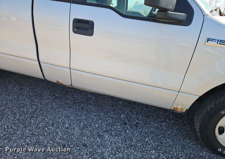 image for item EI8877 2007 Ford F150 XL pickup truck