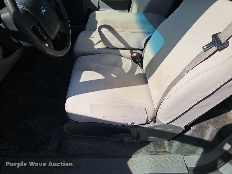 image for item EI8877 2007 Ford F150 XL pickup truck