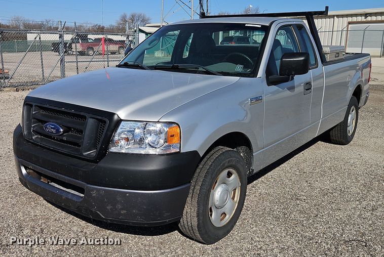 image for item EI8879 2007 Ford F150 XL pickup truck