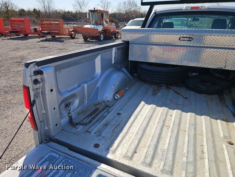 image for item EI8879 2007 Ford F150 XL pickup truck