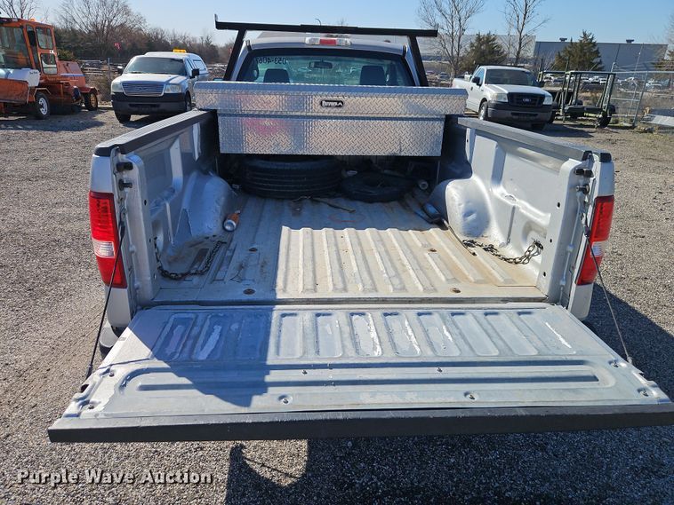 image for item EI8879 2007 Ford F150 XL pickup truck