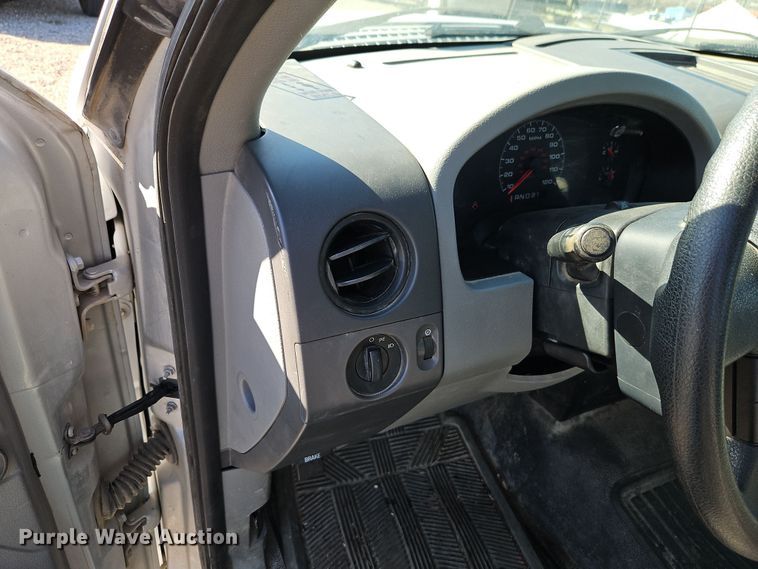 image for item EI8879 2007 Ford F150 XL pickup truck