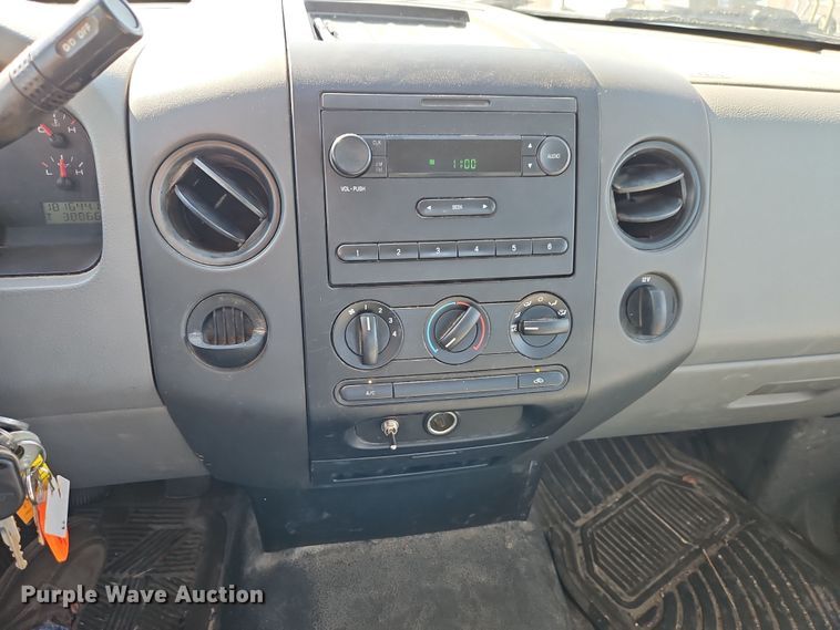 image for item EI8879 2007 Ford F150 XL pickup truck