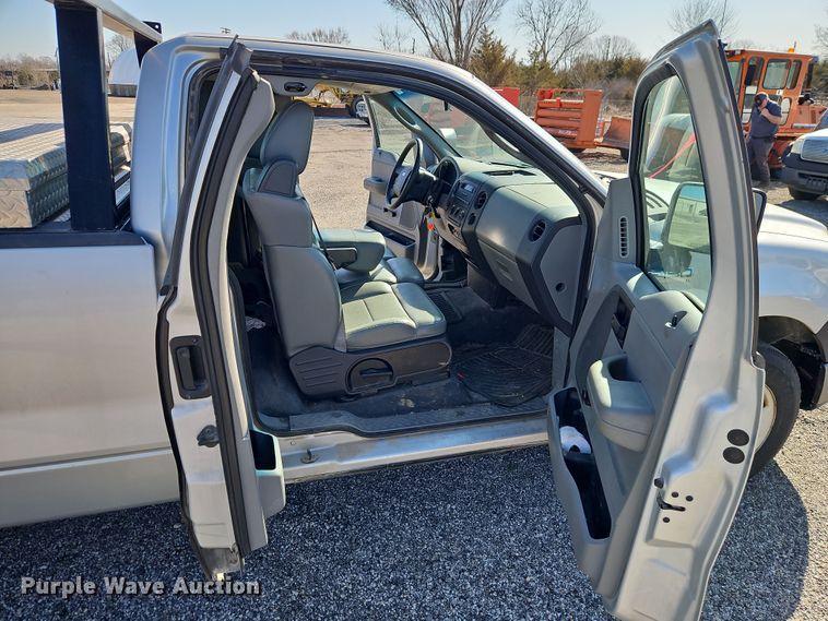 image for item EI8879 2007 Ford F150 XL pickup truck