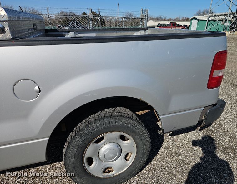 image for item EI8880 2007 Ford F150 XL pickup truck