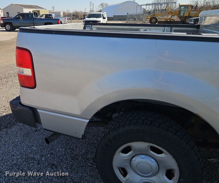 image for item EI8880 2007 Ford F150 XL pickup truck