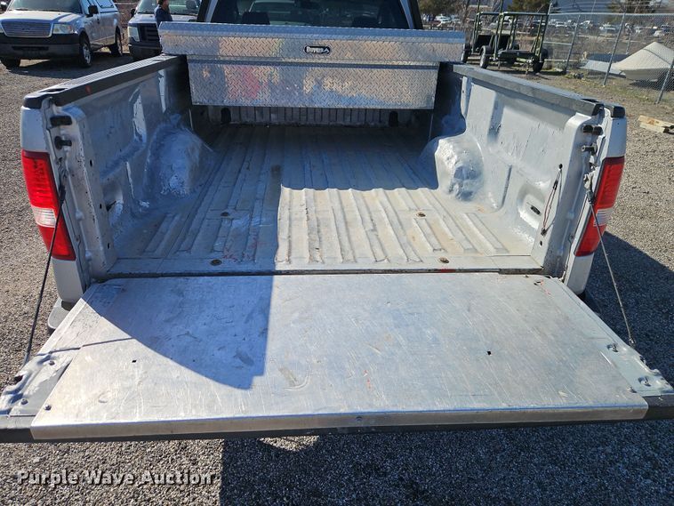 image for item EI8880 2007 Ford F150 XL pickup truck