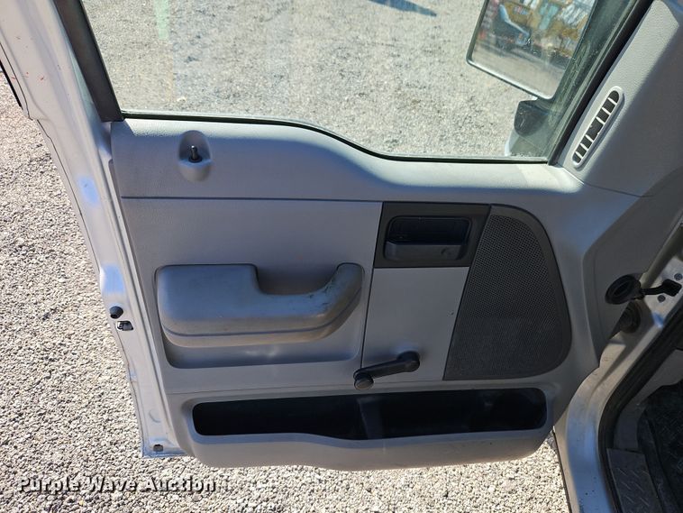 image for item EI8880 2007 Ford F150 XL pickup truck