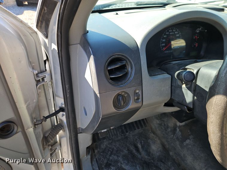 image for item EI8880 2007 Ford F150 XL pickup truck