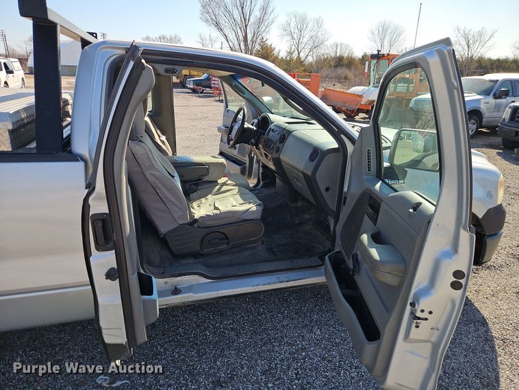 image for item EI8880 2007 Ford F150 XL pickup truck