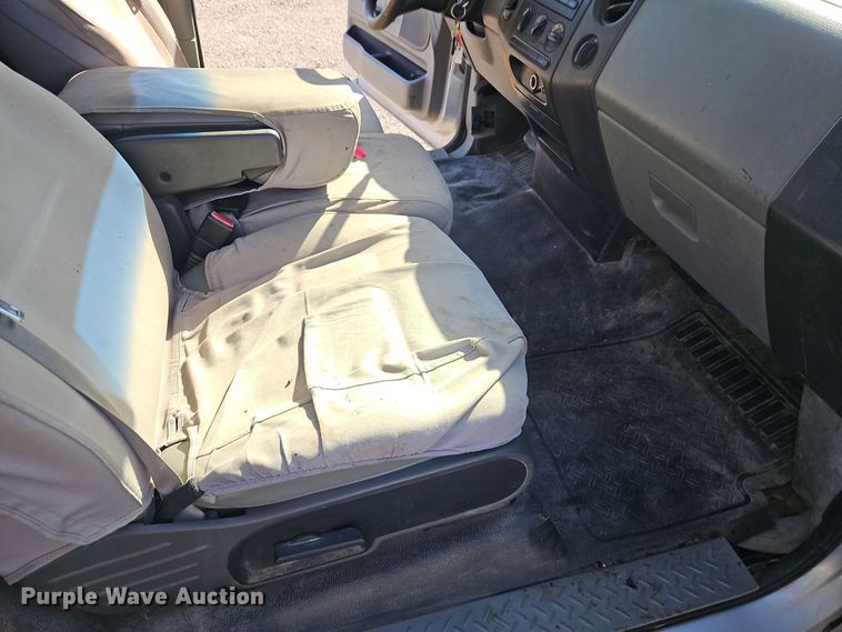 image for item EI8880 2007 Ford F150 XL pickup truck