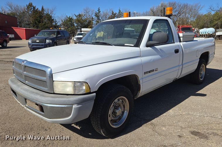 image for item EN8720 2001 Dodge Ram 1500 pickup truck