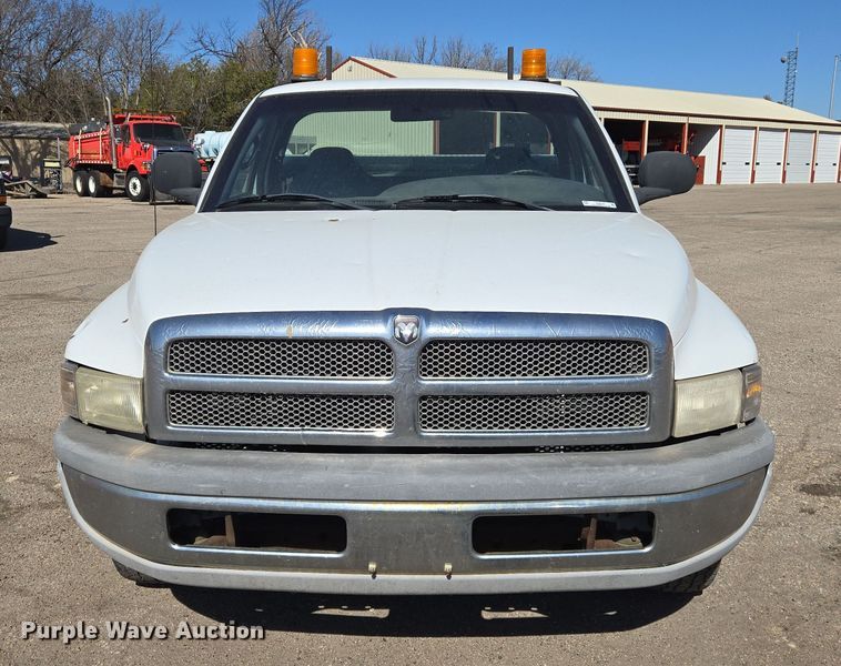 image for item EN8720 2001 Dodge Ram 1500 pickup truck