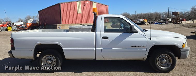 image for item EN8720 2001 Dodge Ram 1500 pickup truck