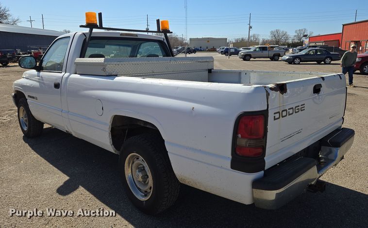 image for item EN8720 2001 Dodge Ram 1500 pickup truck