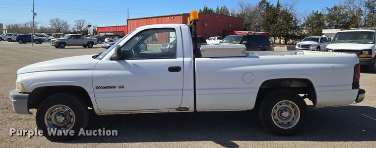 image for item EN8720 2001 Dodge Ram 1500 pickup truck