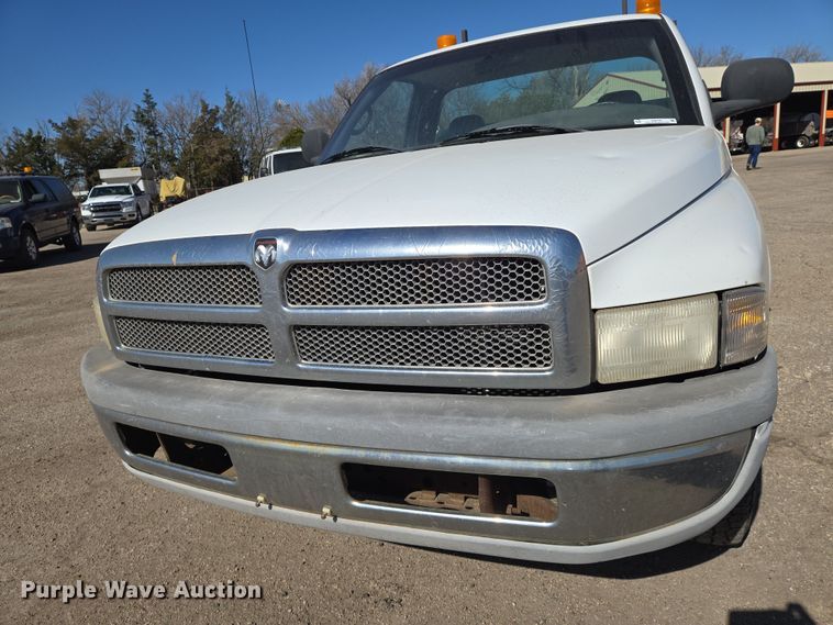 image for item EN8720 2001 Dodge Ram 1500 pickup truck