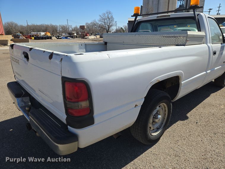 image for item EN8720 2001 Dodge Ram 1500 pickup truck