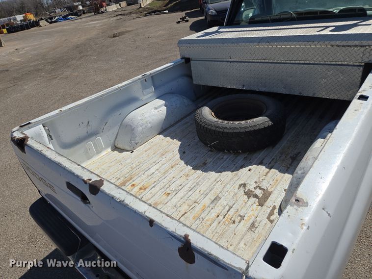 image for item EN8720 2001 Dodge Ram 1500 pickup truck