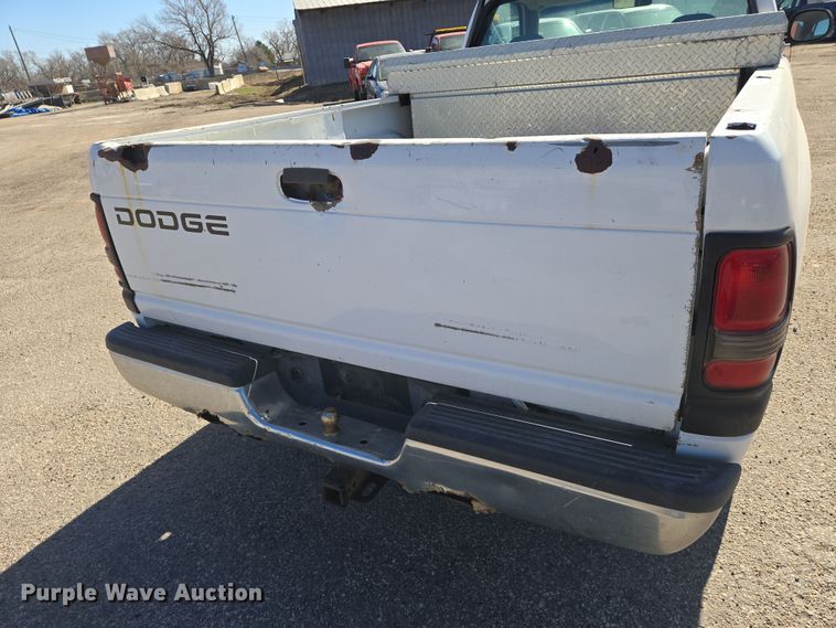 image for item EN8720 2001 Dodge Ram 1500 pickup truck