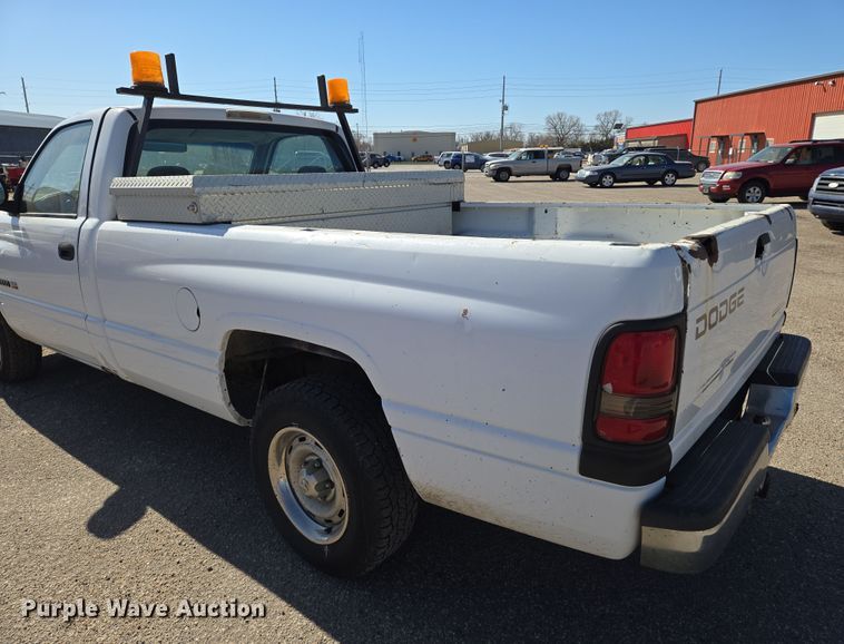 image for item EN8720 2001 Dodge Ram 1500 pickup truck
