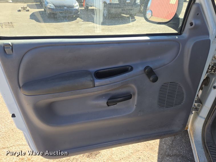 image for item EN8720 2001 Dodge Ram 1500 pickup truck
