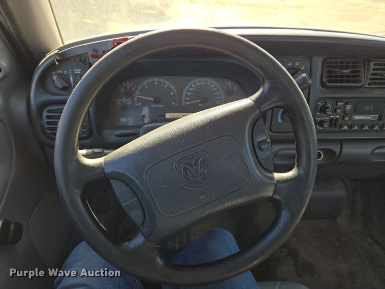 image for item EN8720 2001 Dodge Ram 1500 pickup truck