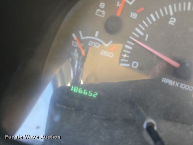 image for item EN8720 2001 Dodge Ram 1500 pickup truck