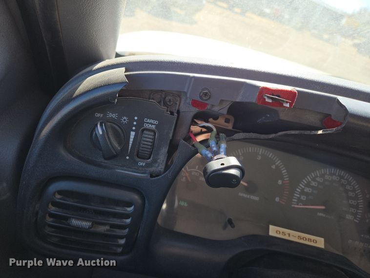 image for item EN8720 2001 Dodge Ram 1500 pickup truck