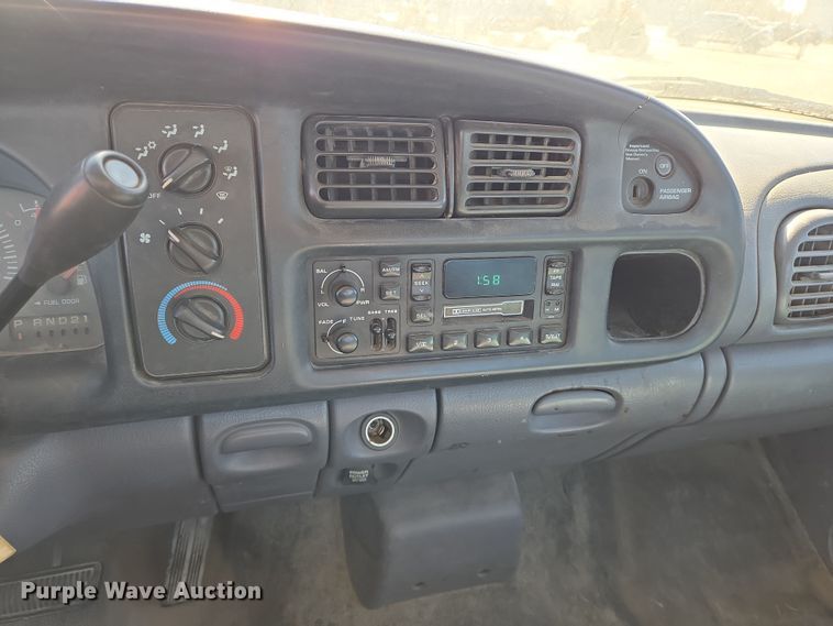 image for item EN8720 2001 Dodge Ram 1500 pickup truck