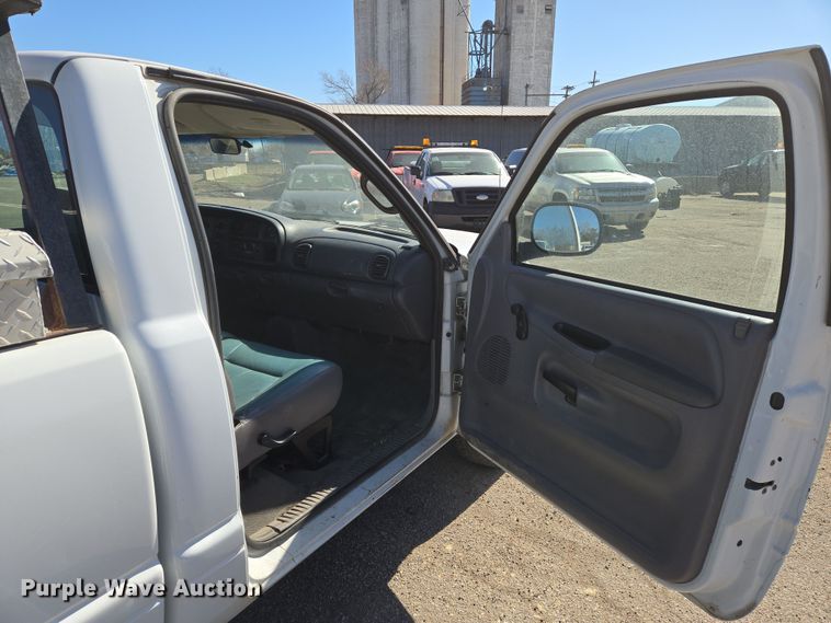 image for item EN8720 2001 Dodge Ram 1500 pickup truck