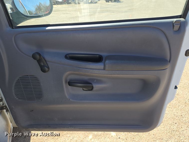 image for item EN8720 2001 Dodge Ram 1500 pickup truck