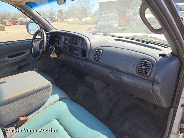 image for item EN8720 2001 Dodge Ram 1500 pickup truck