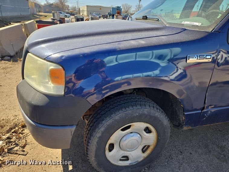 image for item EN8722 2007 Ford  F150 XL pickup truck