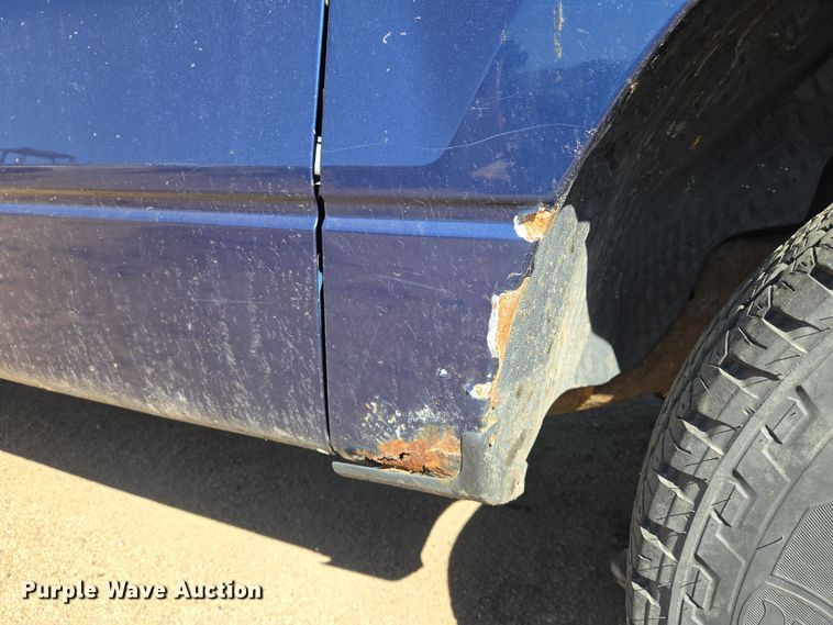 image for item EN8722 2007 Ford  F150 XL pickup truck