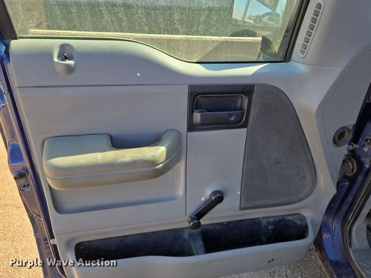 image for item EN8722 2007 Ford  F150 XL pickup truck