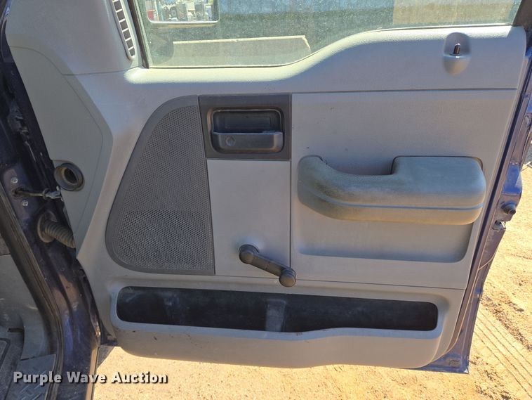 image for item EN8722 2007 Ford  F150 XL pickup truck