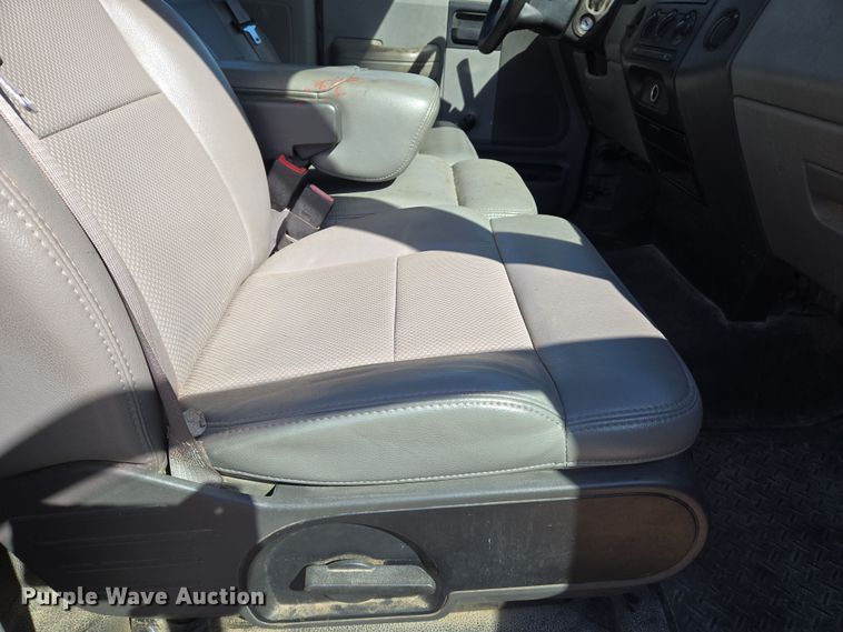 image for item EN8722 2007 Ford  F150 XL pickup truck