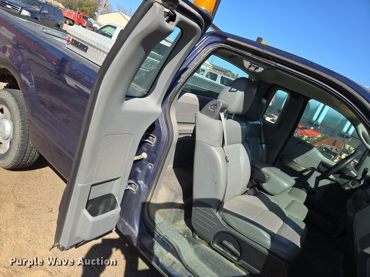 image for item EN8722 2007 Ford  F150 XL pickup truck