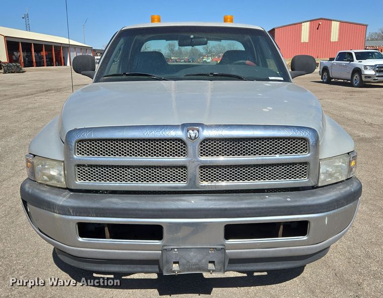 image for item EN8725 2001 Dodge Ram 1500 Club Cab pickup truck