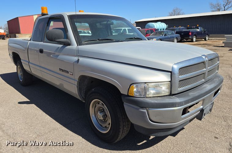 image for item EN8725 2001 Dodge Ram 1500 Club Cab pickup truck