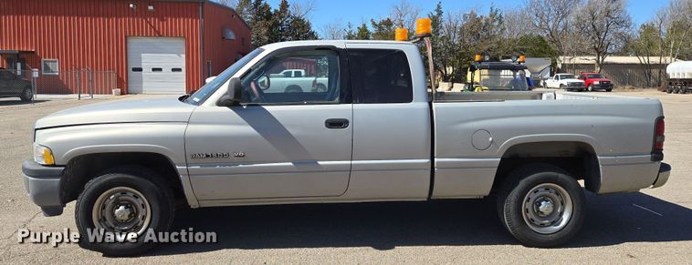 image for item EN8725 2001 Dodge Ram 1500 Club Cab pickup truck