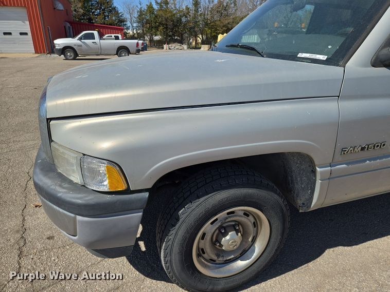 image for item EN8725 2001 Dodge Ram 1500 Club Cab pickup truck