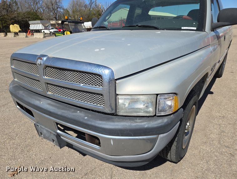 image for item EN8725 2001 Dodge Ram 1500 Club Cab pickup truck