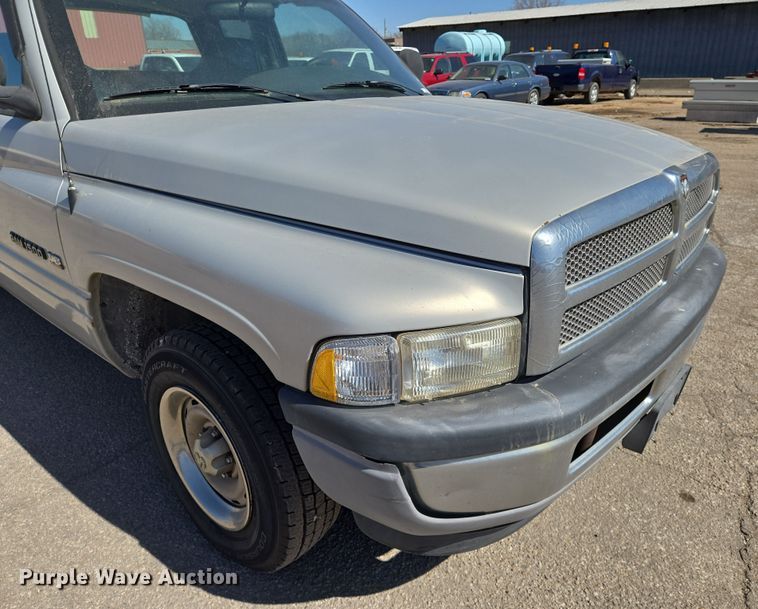 image for item EN8725 2001 Dodge Ram 1500 Club Cab pickup truck
