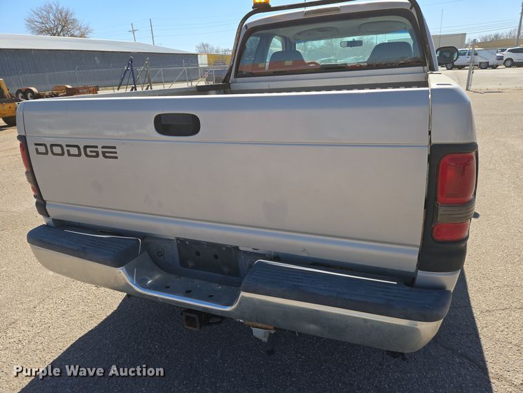 image for item EN8725 2001 Dodge Ram 1500 Club Cab pickup truck