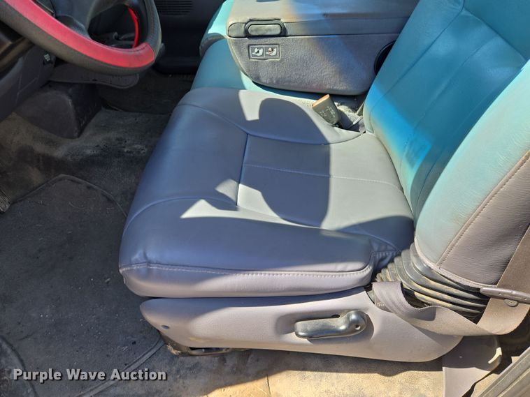 image for item EN8725 2001 Dodge Ram 1500 Club Cab pickup truck