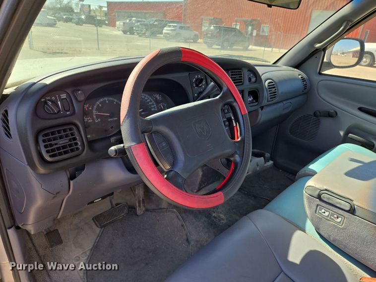 image for item EN8725 2001 Dodge Ram 1500 Club Cab pickup truck