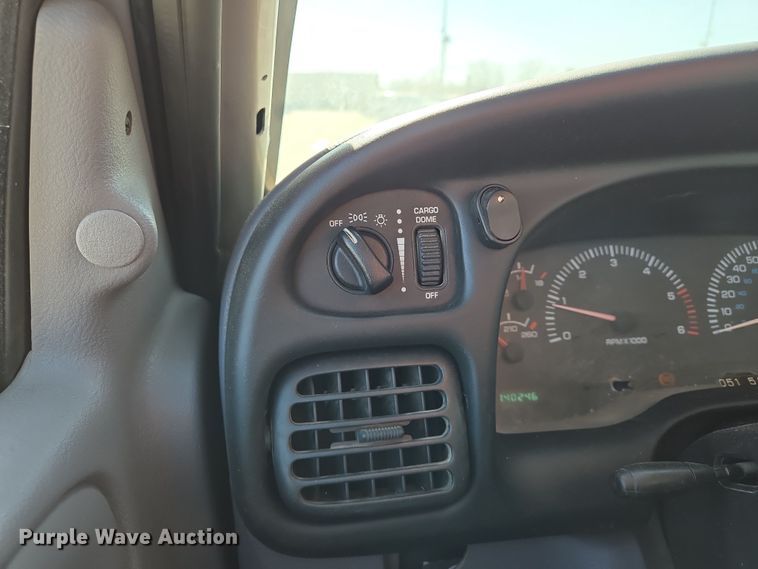 image for item EN8725 2001 Dodge Ram 1500 Club Cab pickup truck