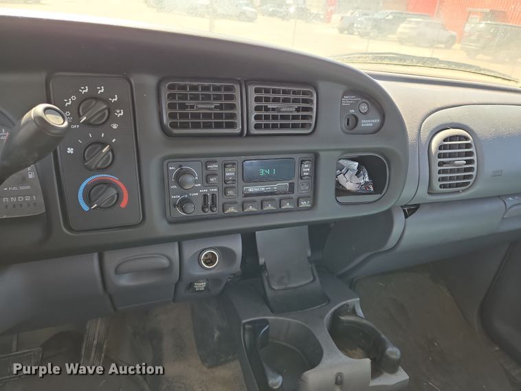 image for item EN8725 2001 Dodge Ram 1500 Club Cab pickup truck